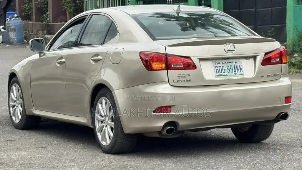 Lexus IS 250 2009 Gold