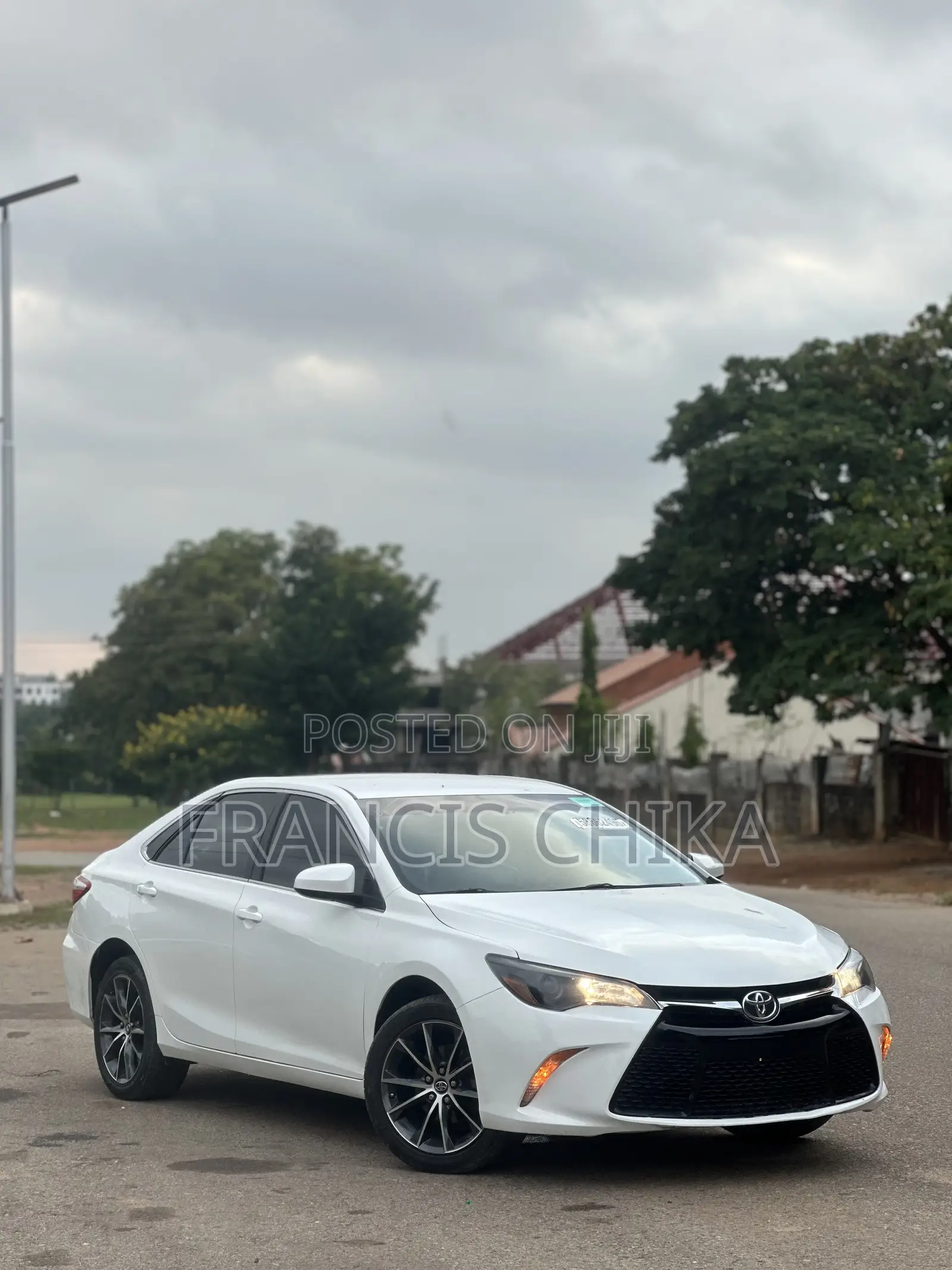 Toyota Camry XLE 4dr Sedan (2.5L 4cyl 6A) 2017 White