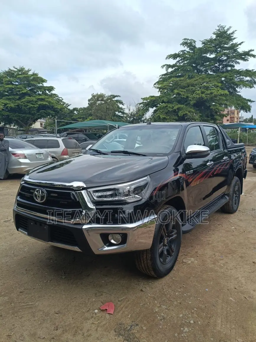 Toyota Hilux 2023 Black