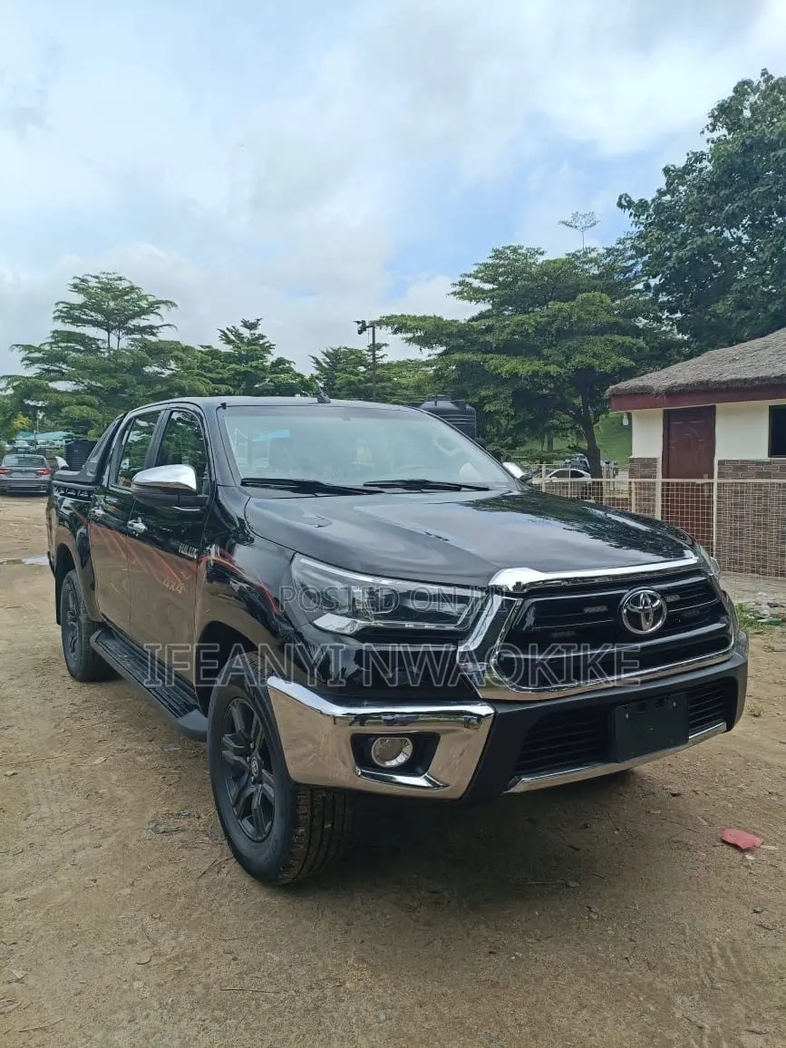 Toyota Hilux 2023 Black