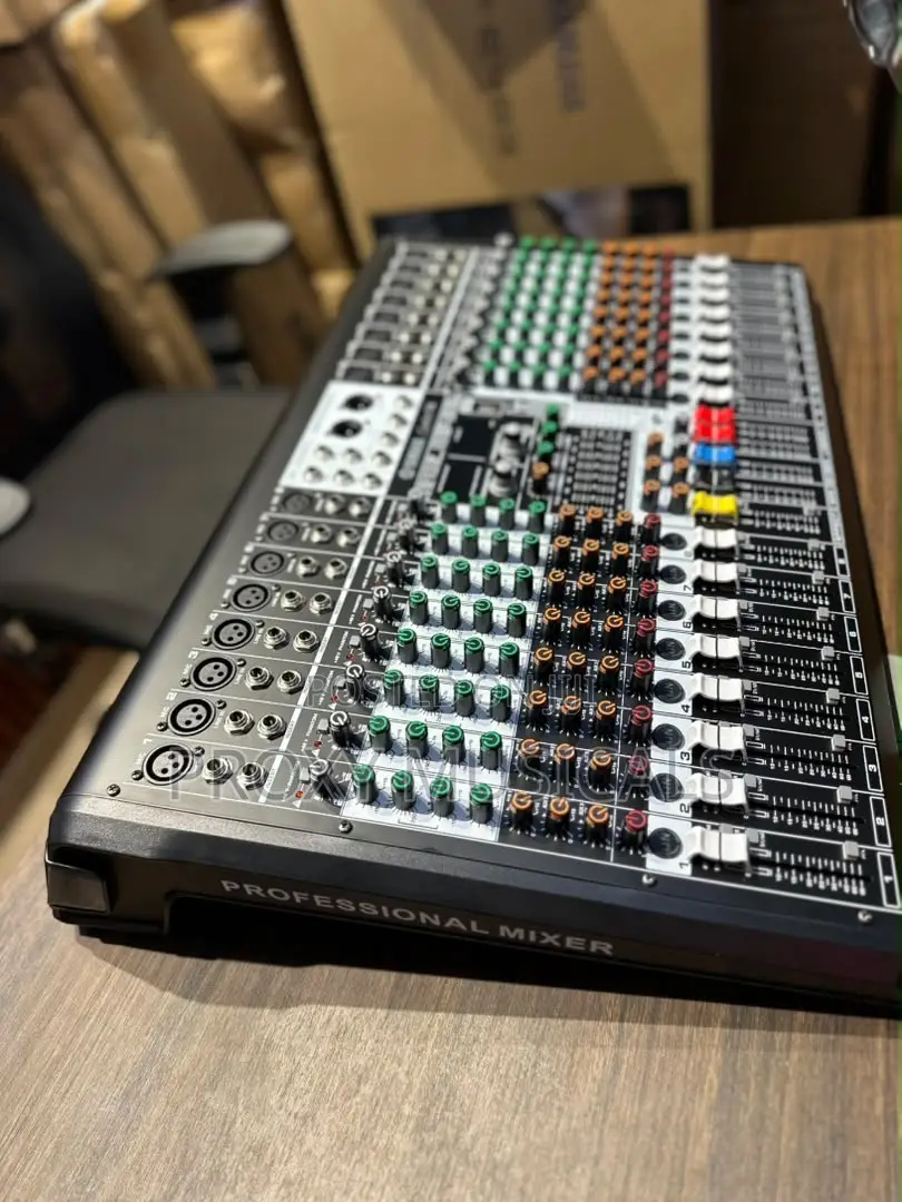 Professional Yamaha 16-Channel Mixing Console