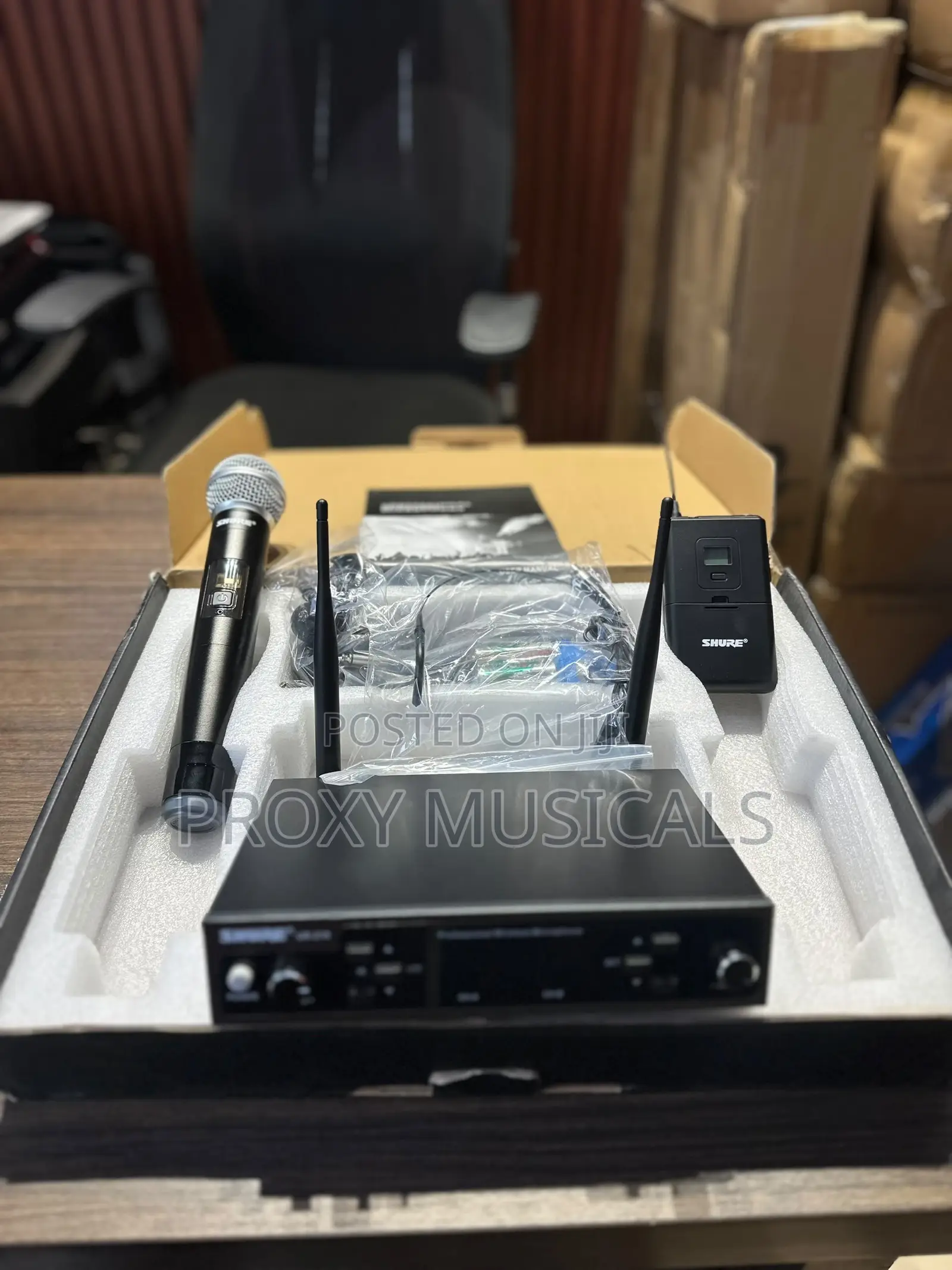 Shure 3-in-1 Professional Wireless Microphone System