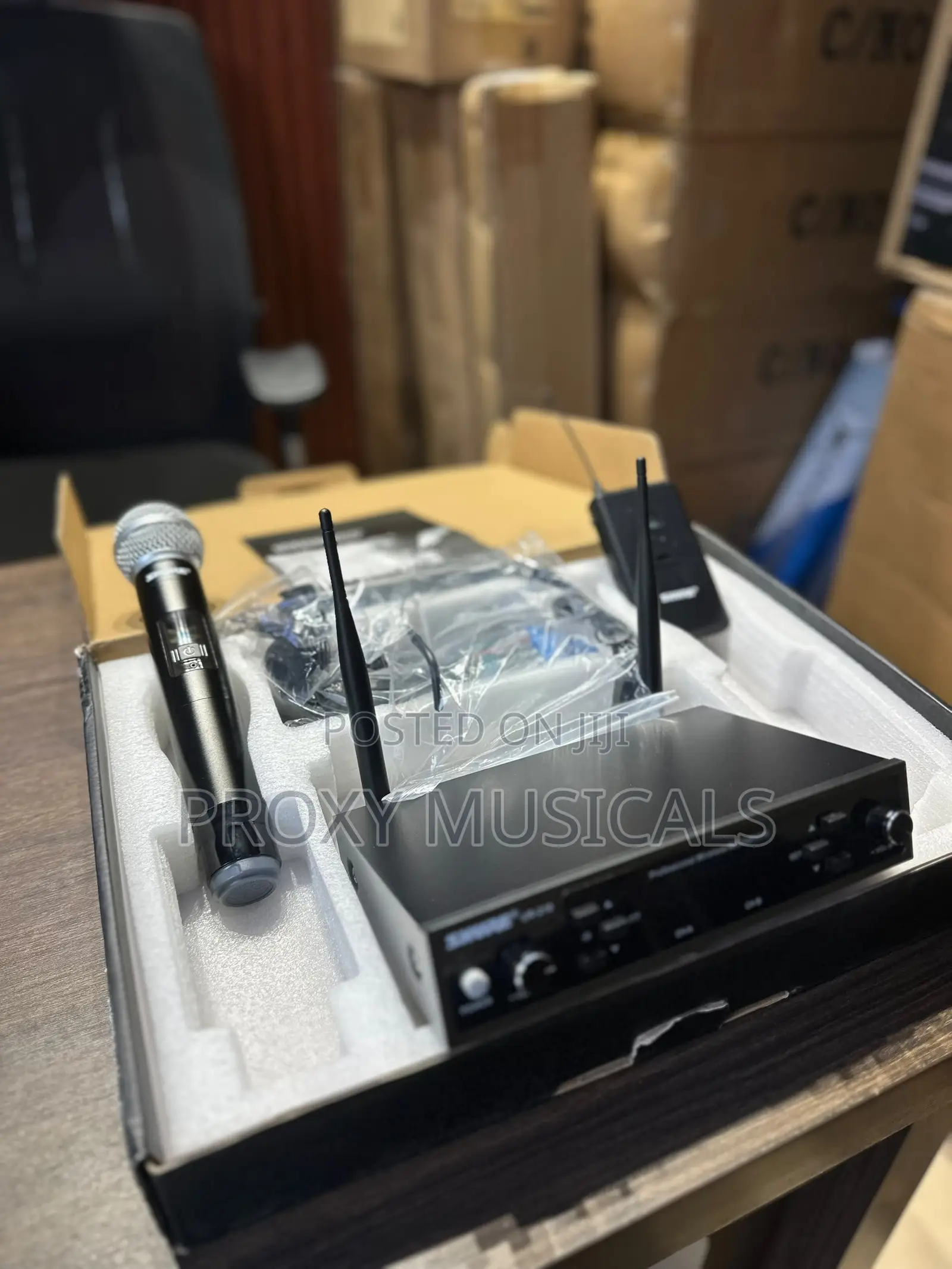 Shure 3-in-1 Professional Wireless Microphone System