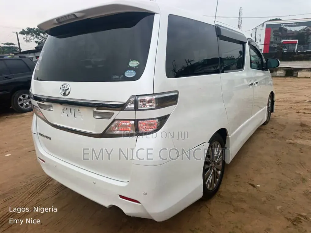 Toyota Vellfire 2013 White
