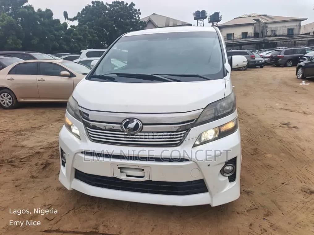 Toyota Vellfire 2013 White