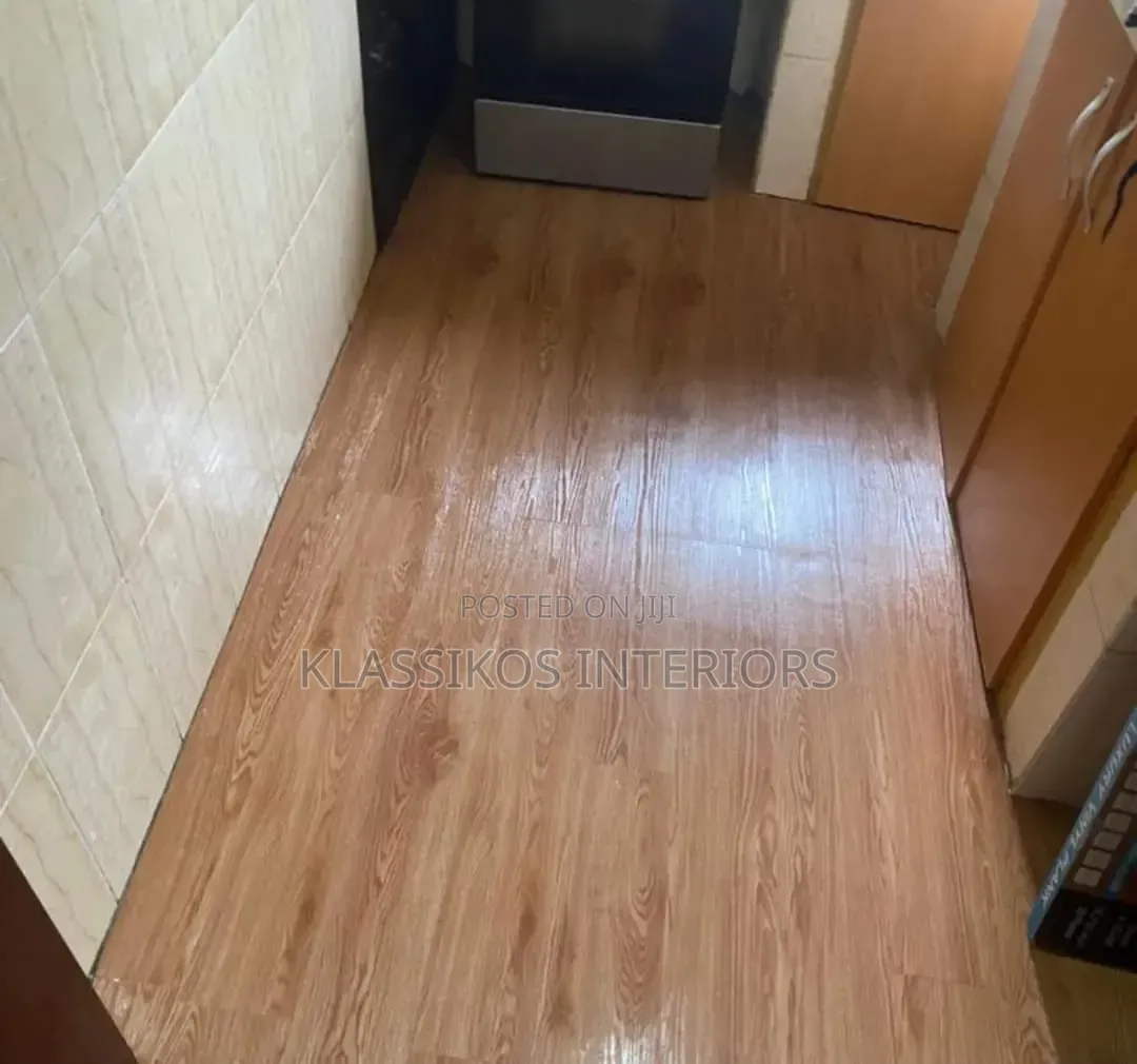 Low Cost Quality Vinyl Flooring and SPC for Bedroom & Sitting Room