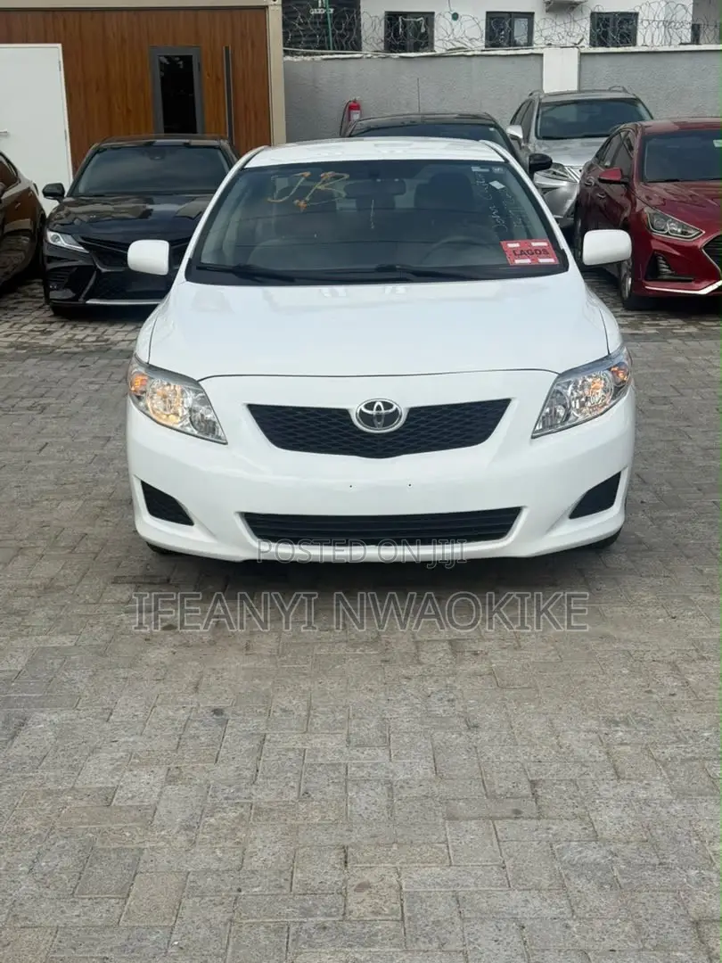 Toyota Corolla LE 4dr Sedan (1.8L 4cyl 4A) 2010 White
