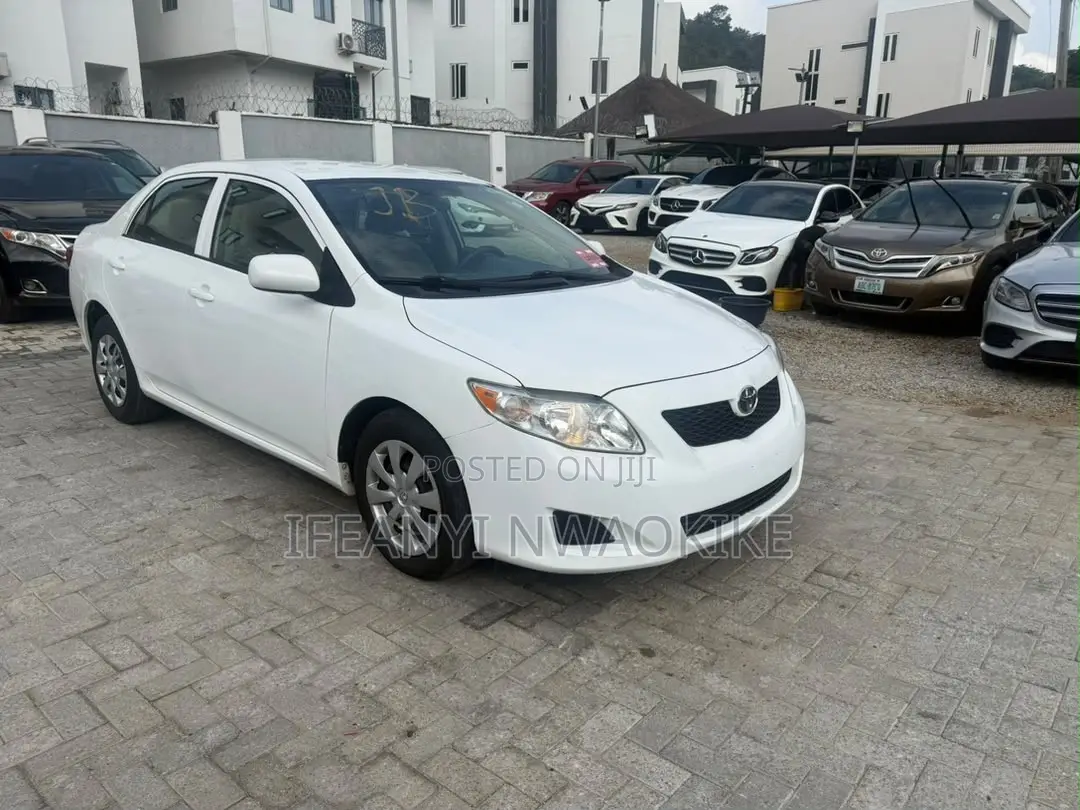 Toyota Corolla LE 4dr Sedan (1.8L 4cyl 4A) 2010 White