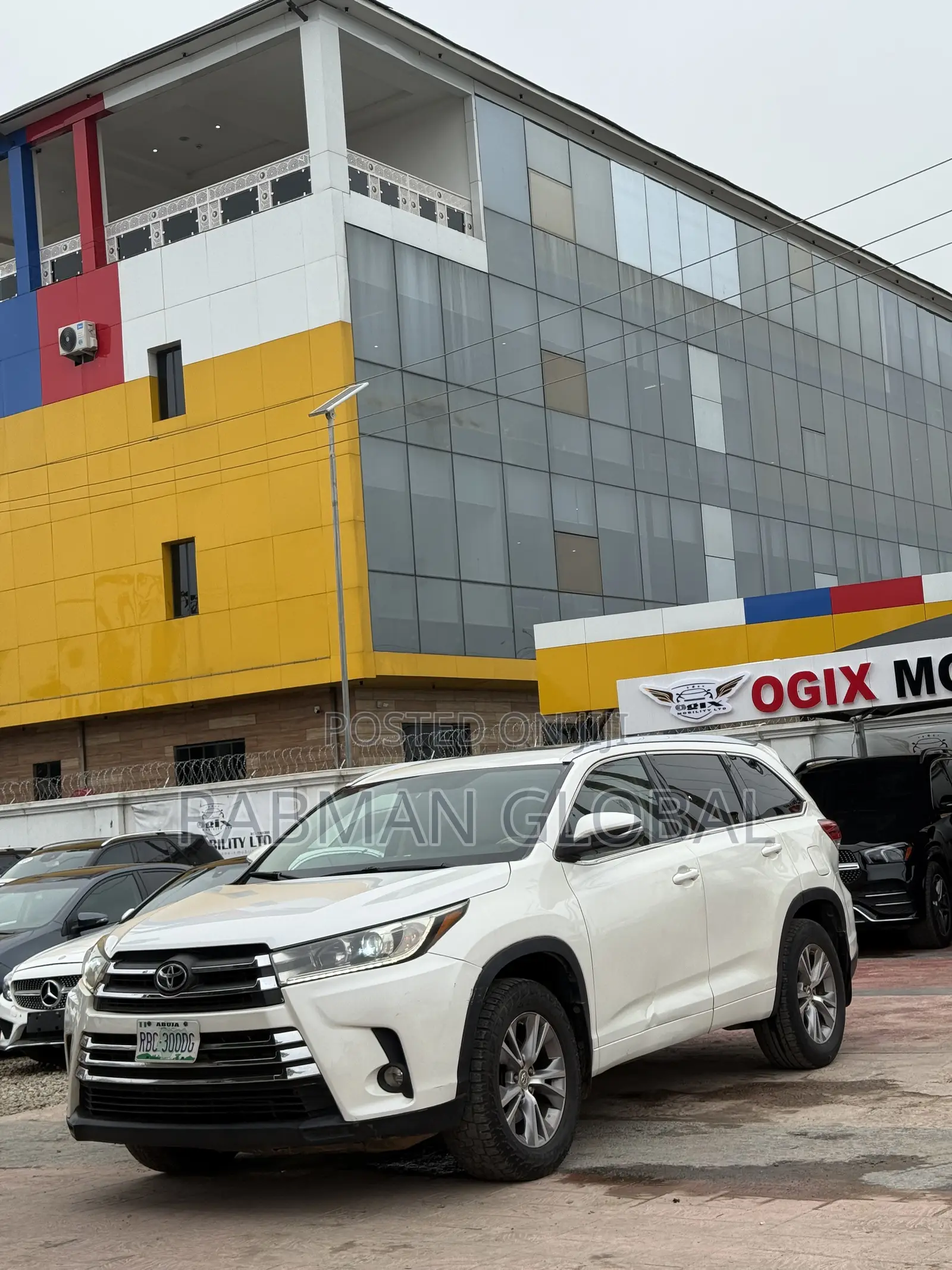Toyota Highlander XLE 4dr SUV AWD (3.5L 6cyl 6A) 2015 White