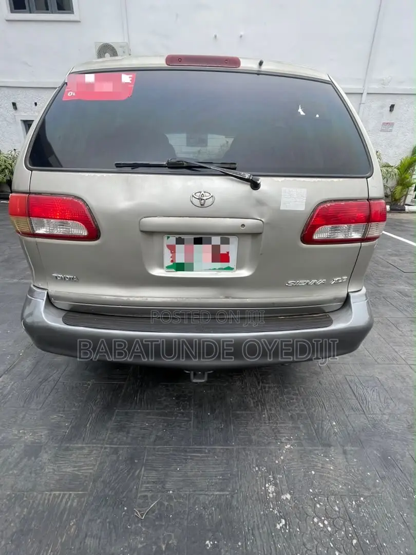 Toyota Sienna 2001 Silver