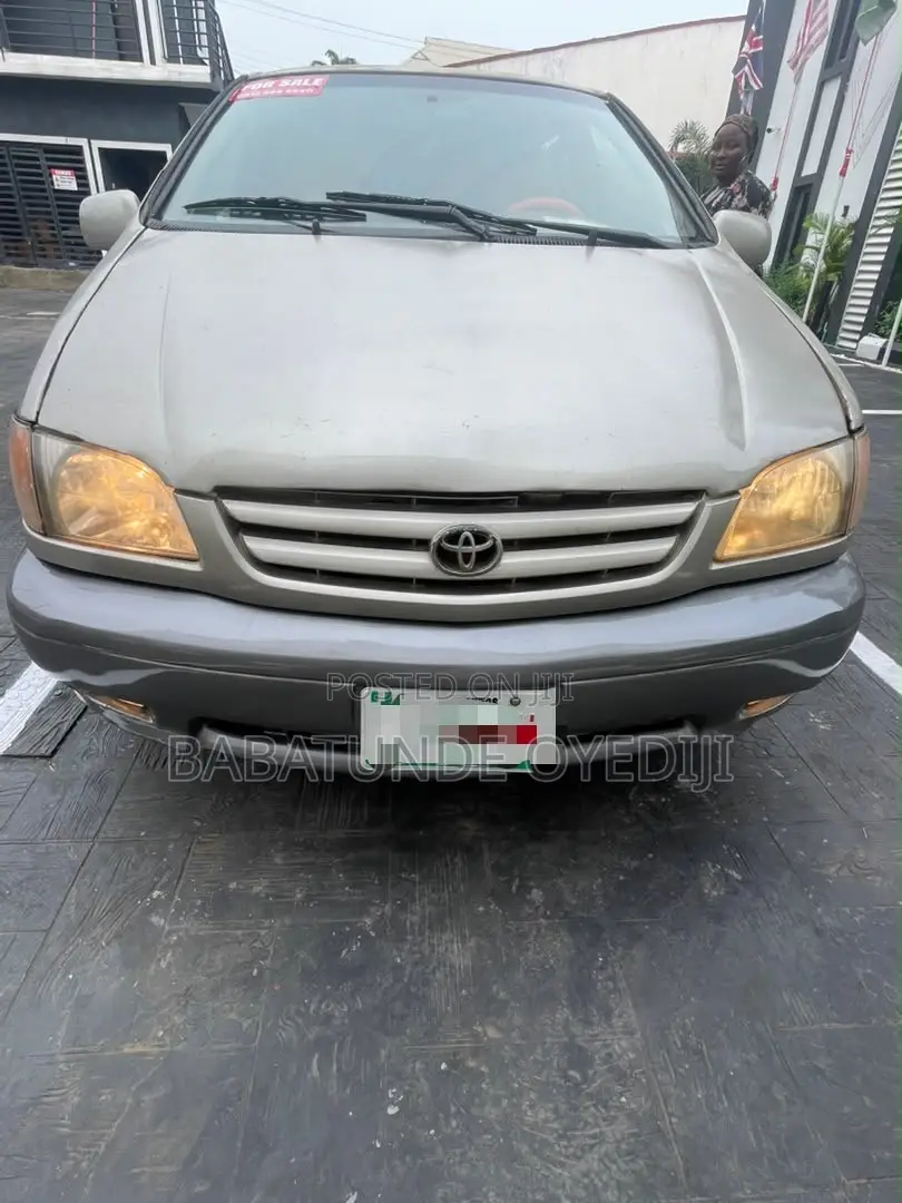 Toyota Sienna 2001 Silver
