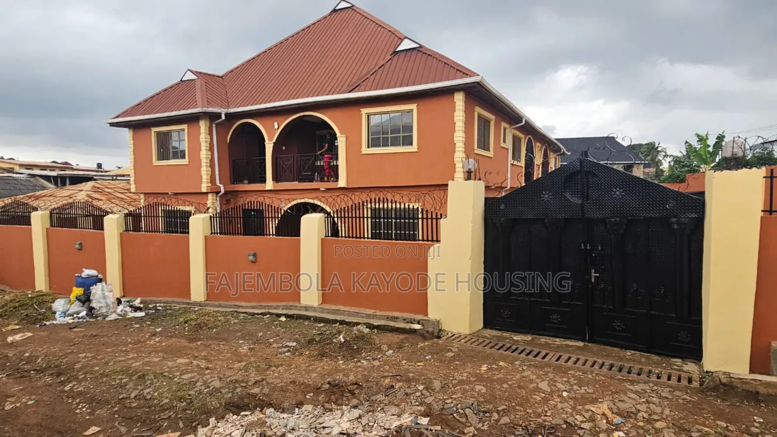 4bdrm Block of Flats in Old Ife Road, Alakia for sale