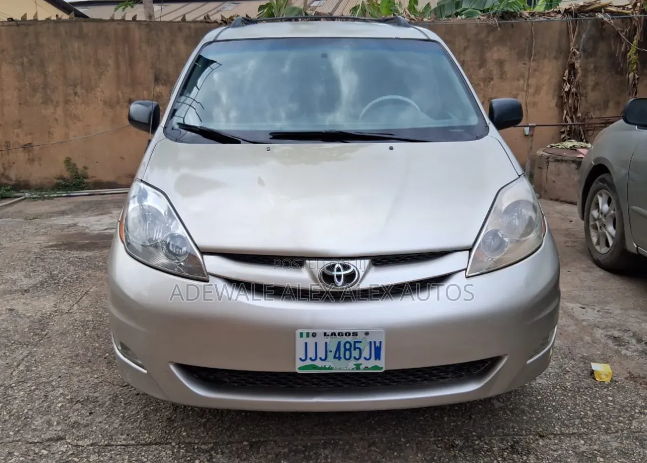 Toyota Sienna 2006 Gold
