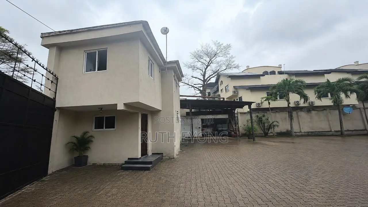 3bdrm Block of Flats in Victoria Island for sale