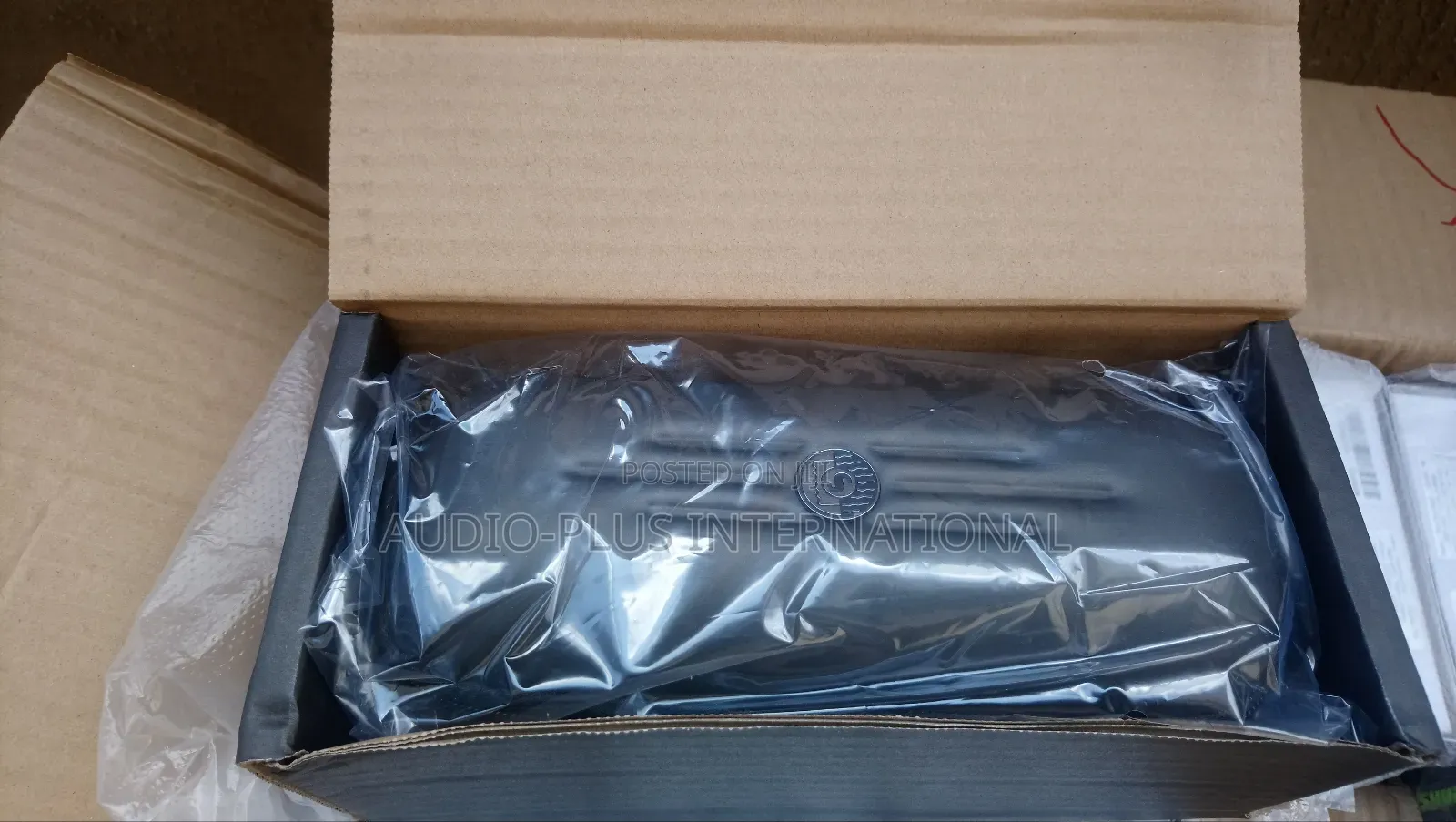 Shure KSM9HS Multi-Pattern Dual-Diaphragm Handheld Vocal Microphone