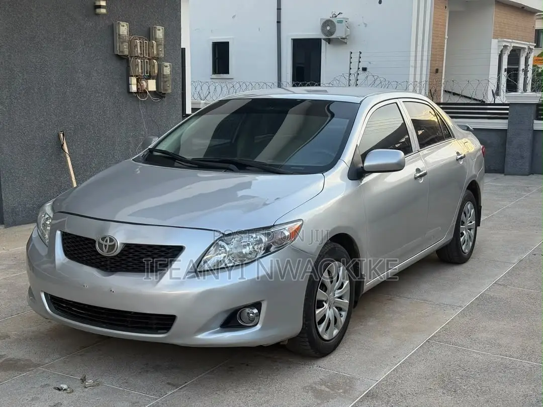 Toyota Corolla LE 4dr Sedan (1.8L 4cyl 4A) 2010 Silver