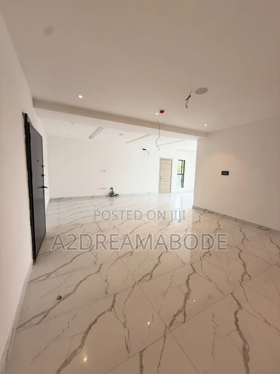 3bdrm Apartment in Lekki Phase 1 for sale