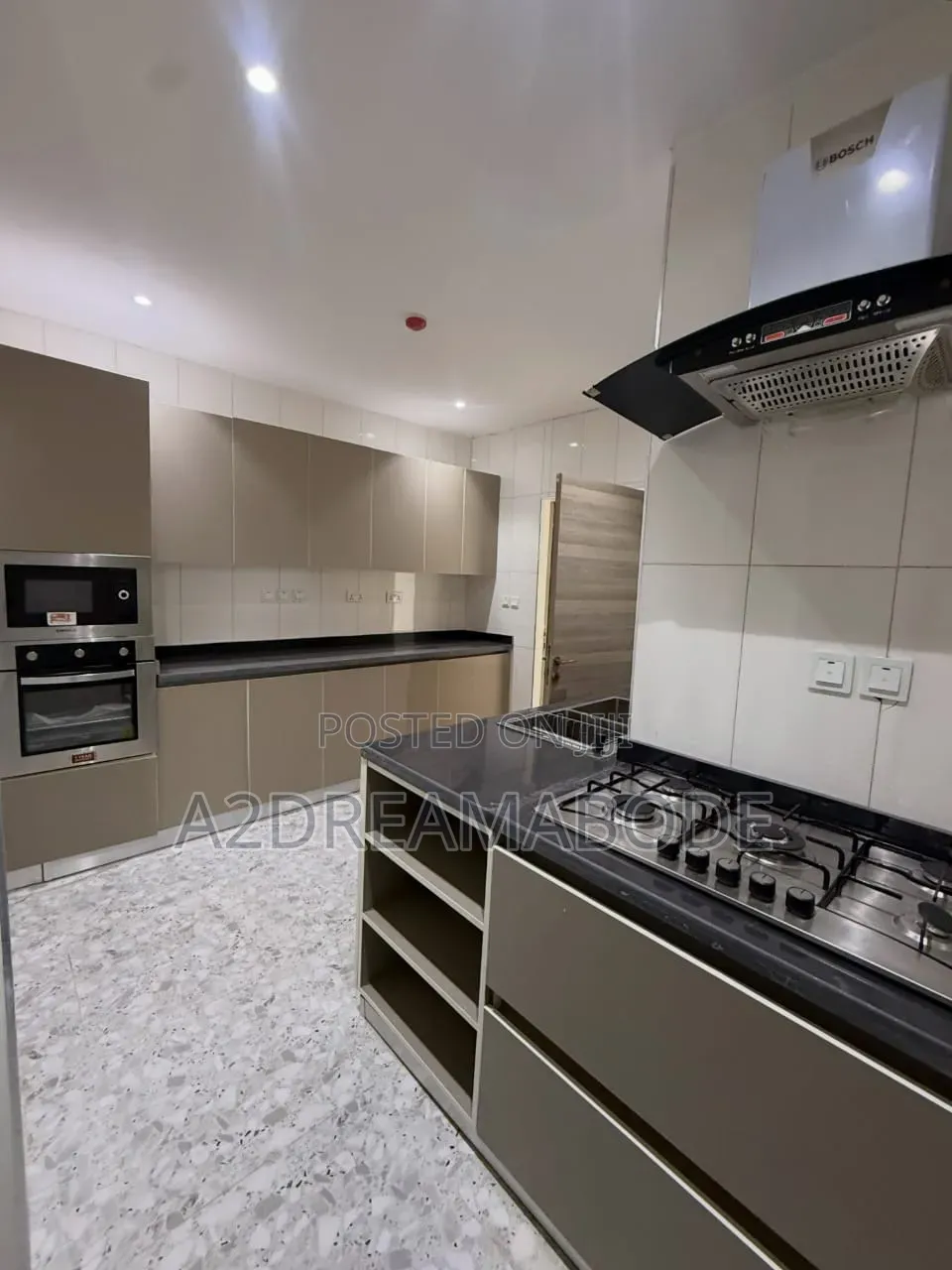 3bdrm Apartment in Lekki Phase 1 for sale