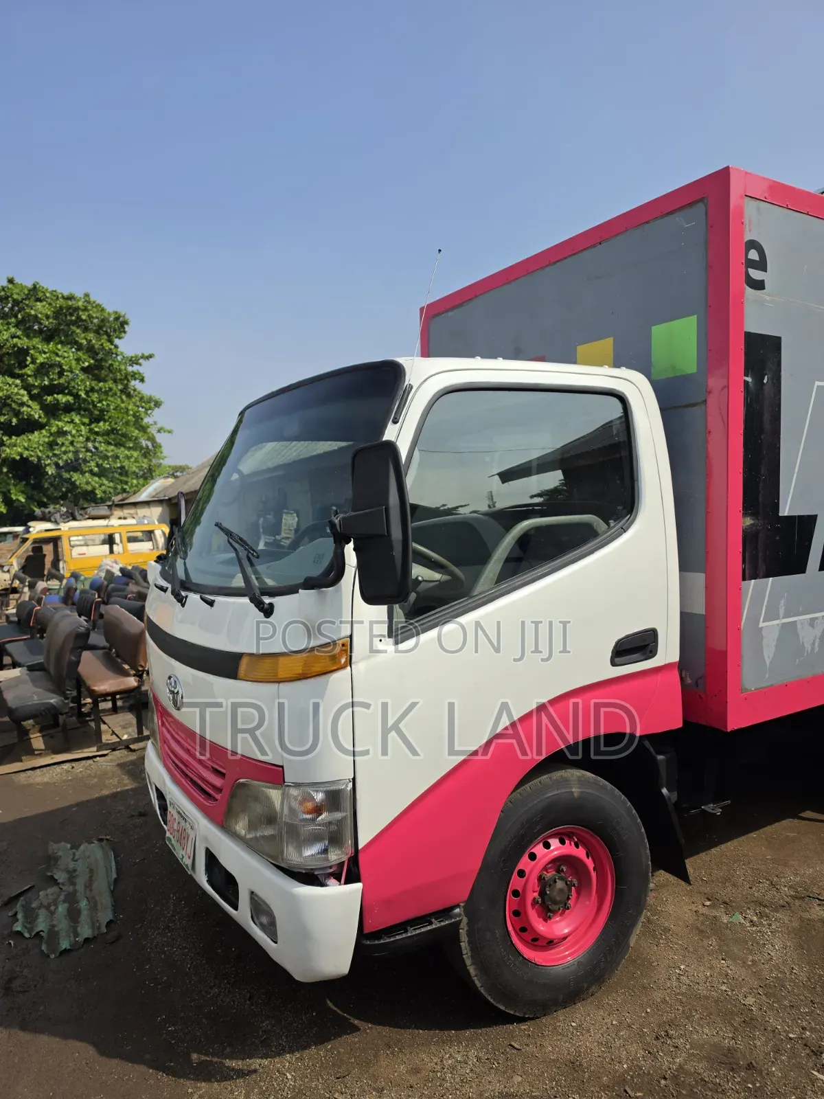 Toyota Dyna Truck ( Container Body ) 2RZ Engine
