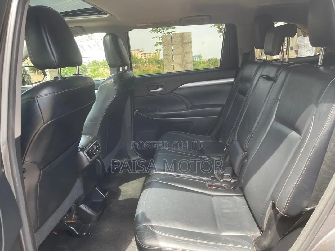 Toyota Highlander XLE 4x4 V6 (3.5L 6cyl 8A) 2017 Gray