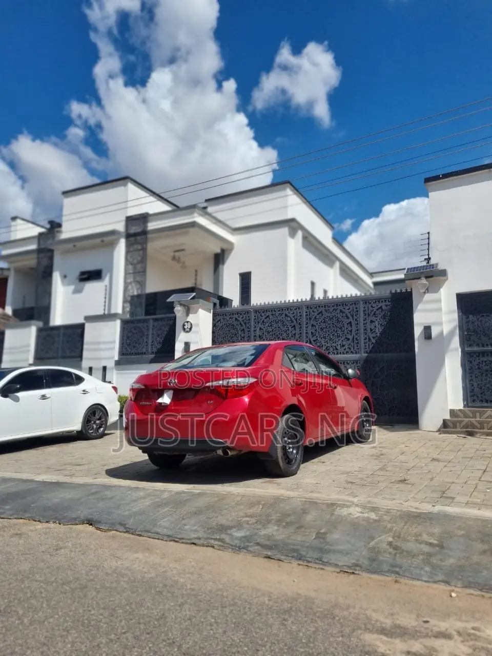 Toyota Corolla LE Premium 4dr Sedan (1.8L 4cyl CVT) 2016 Red