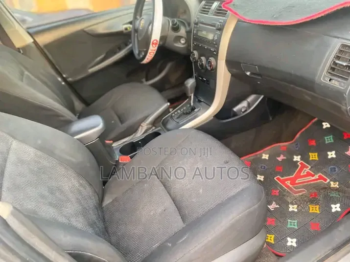 Toyota Corolla 2010 Silver