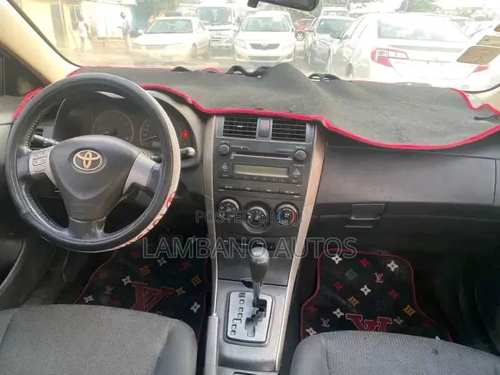 Toyota Corolla 2010 Silver