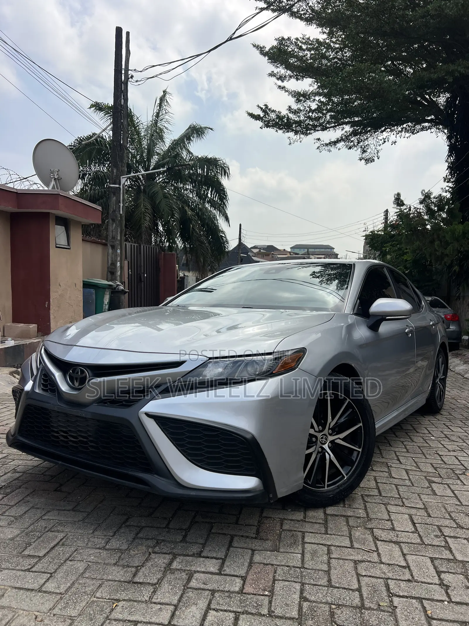 Toyota Camry SE 2022 Silver