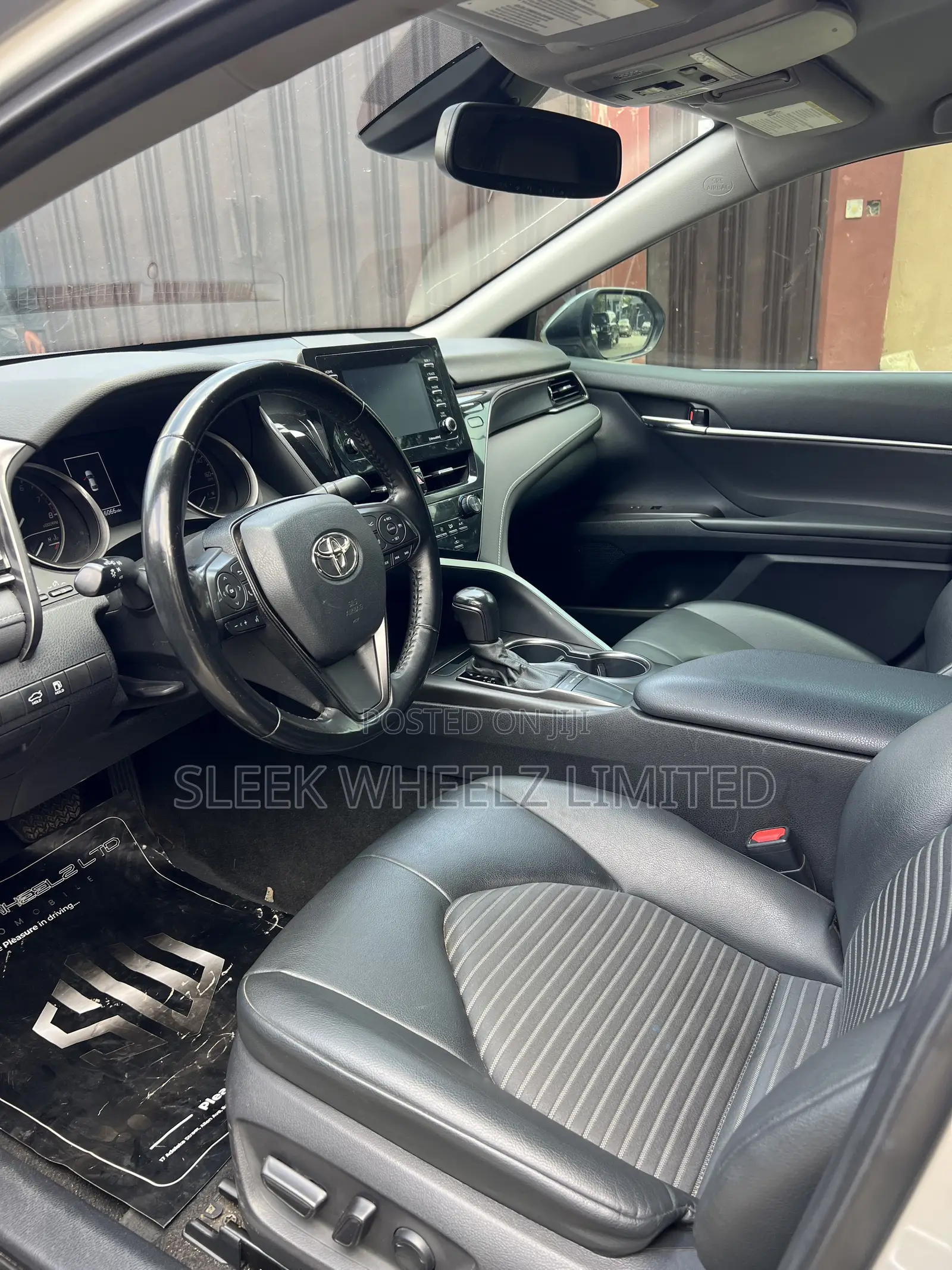 Toyota Camry SE 2022 Silver