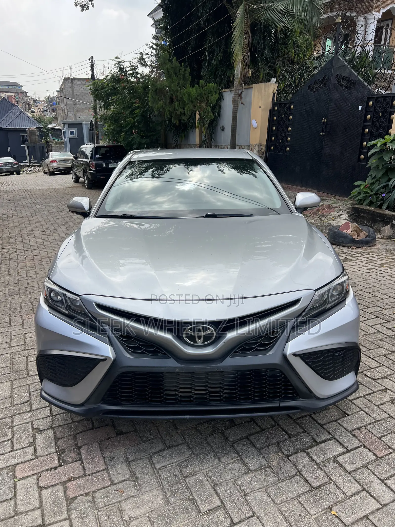 Toyota Camry SE 2022 Silver