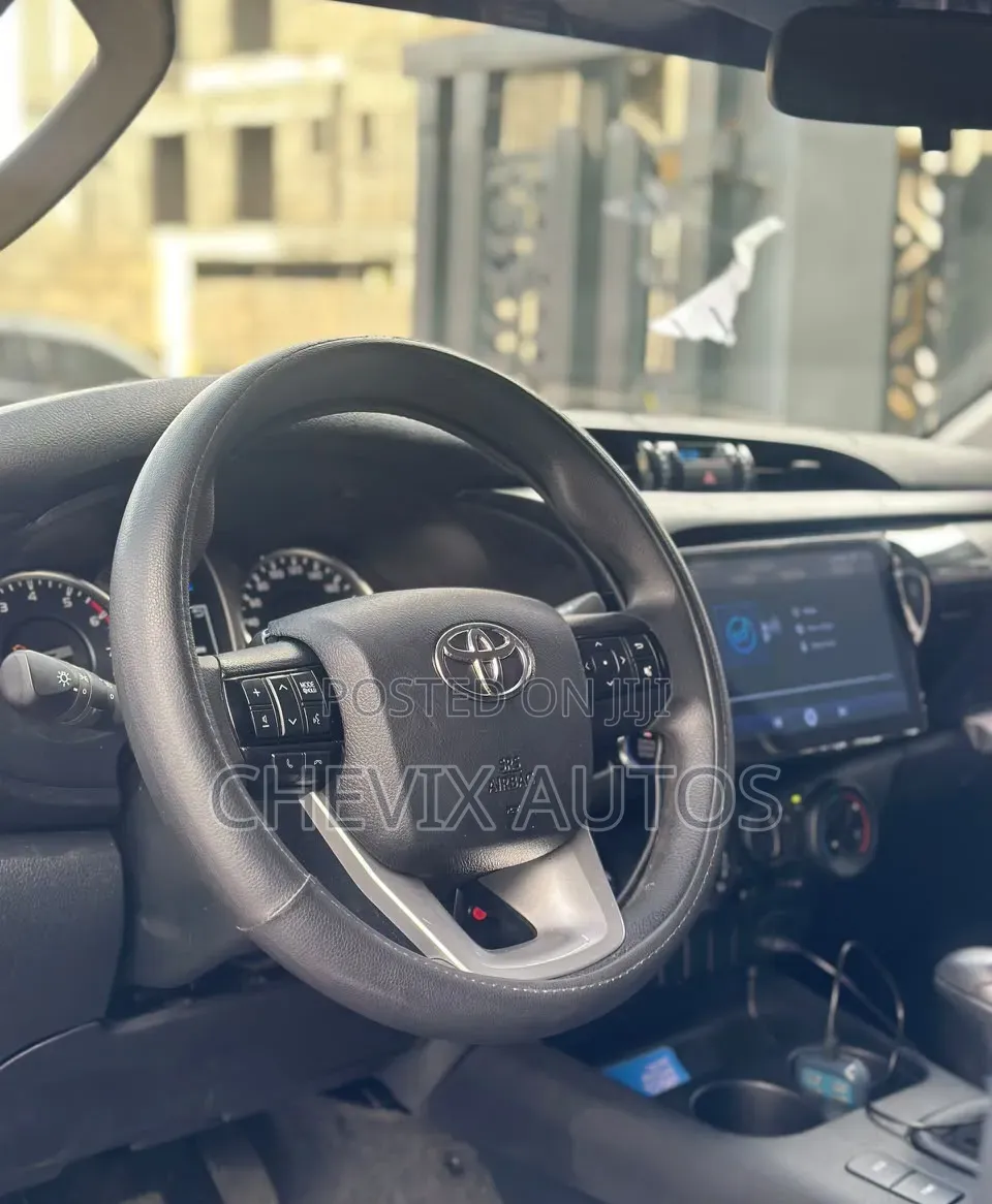 Toyota Hilux 2025 Black