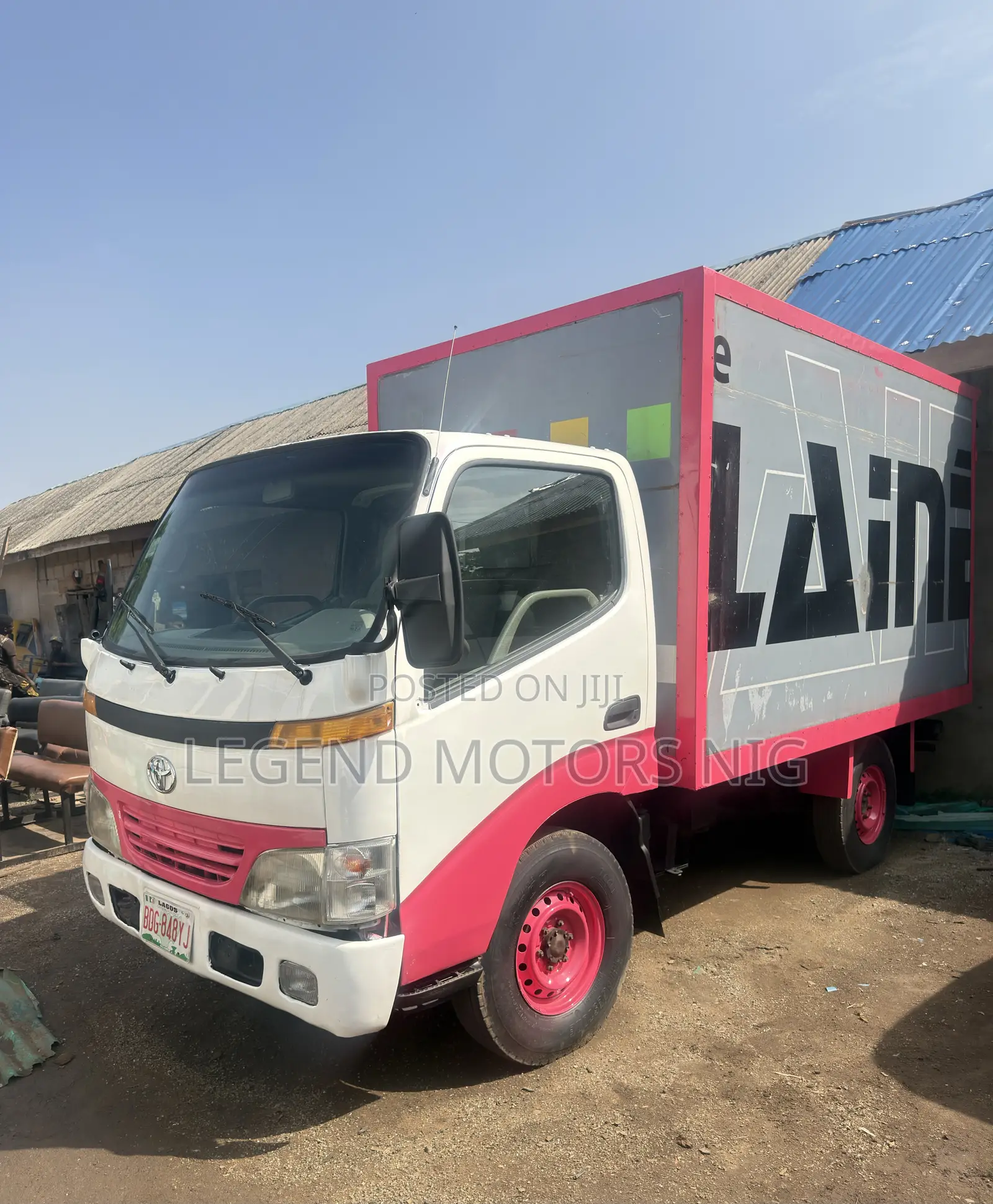Toyota Dyna 150 ( Container Body ) 2RZ Engine