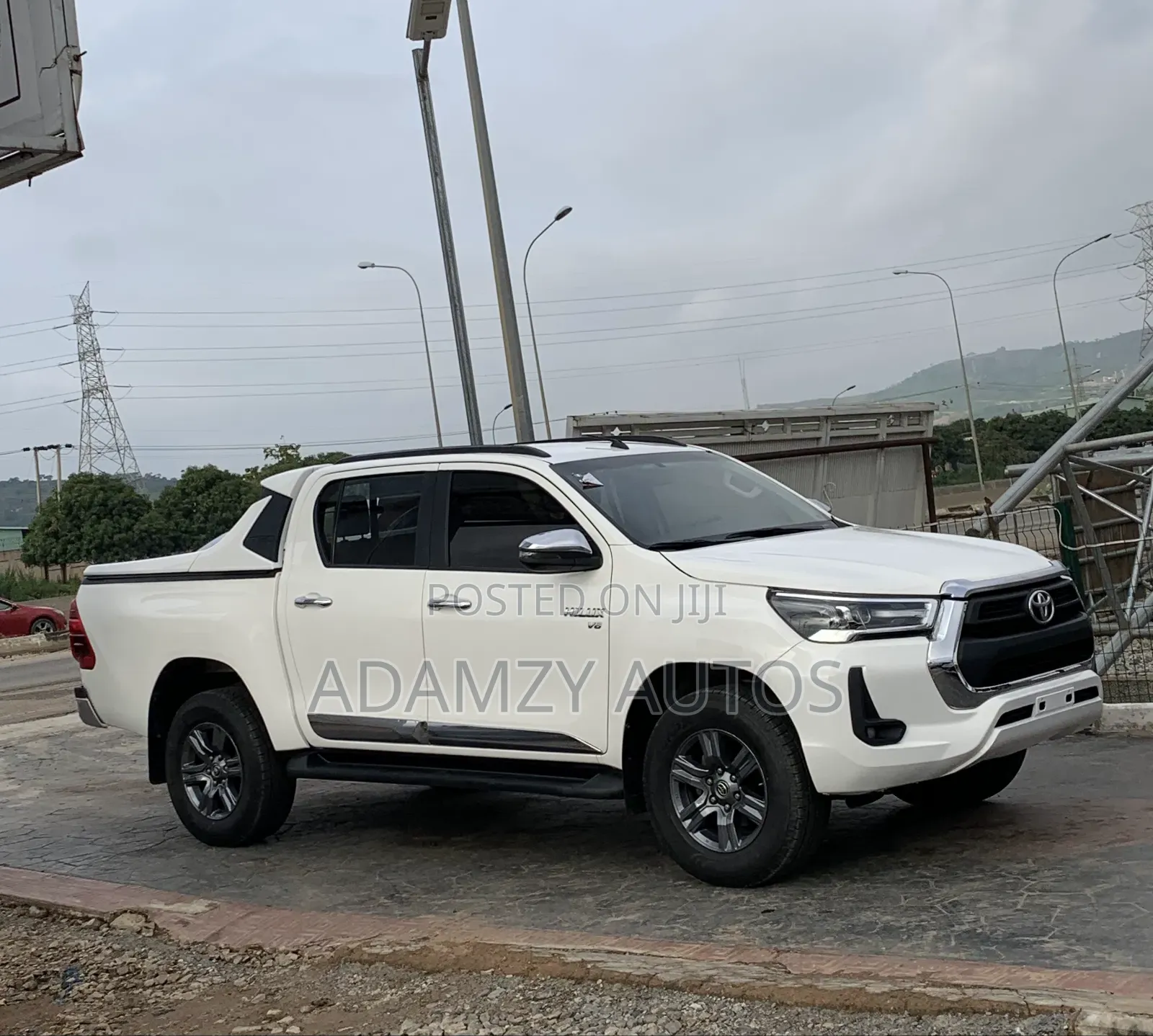 Toyota Hilux 2023 White