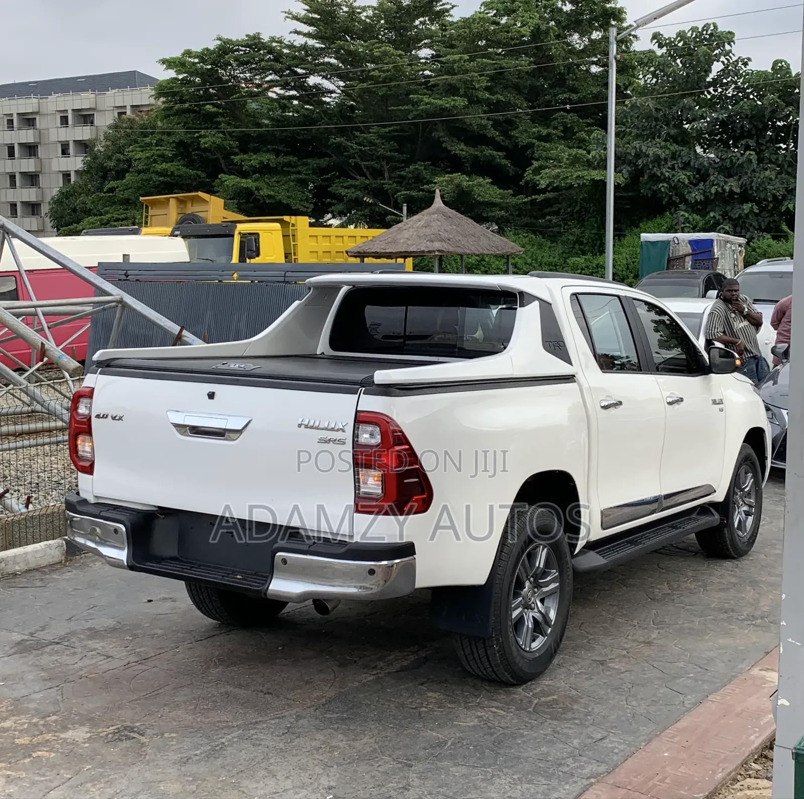 Toyota Hilux 2023 White