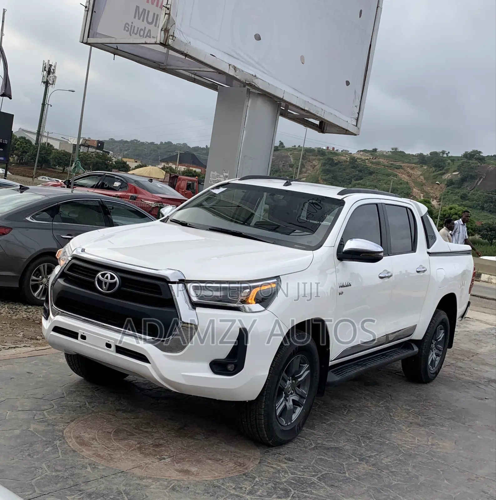 Toyota Hilux 2023 White
