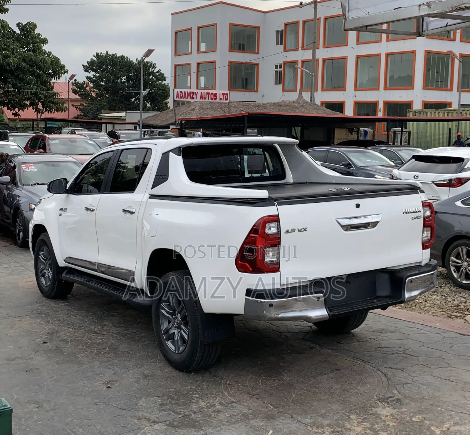 Toyota Hilux 2023 White