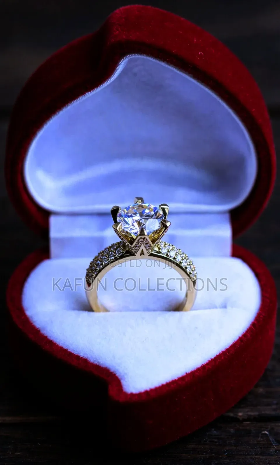 High Quality Zirconia Gold Engagement Ring