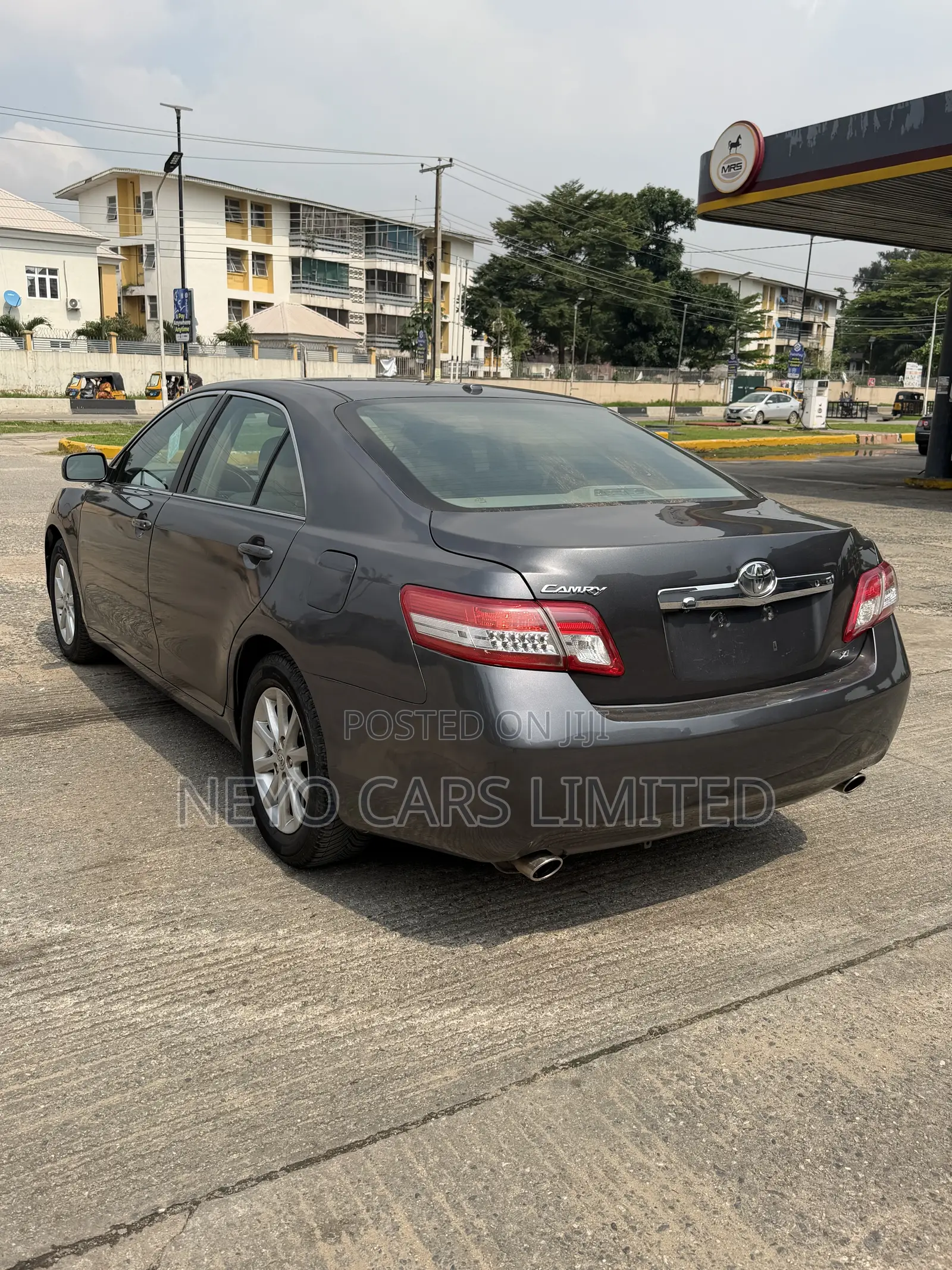 Toyota Camry XLE V6 4dr Sedan (3.5L 6cyl 6AM) 2010 Gray