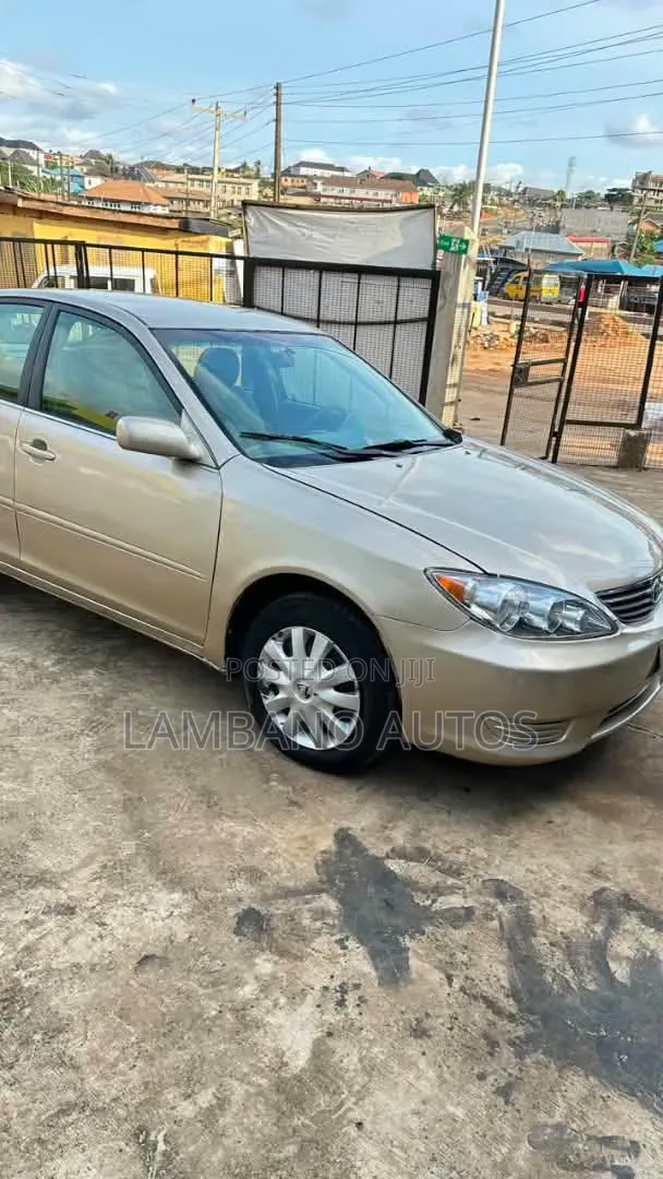 Toyota Camry 2004 Gold