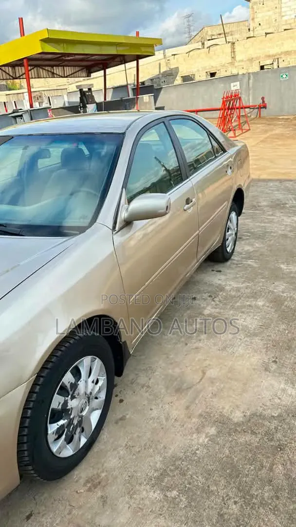 Toyota Camry 2004 Gold