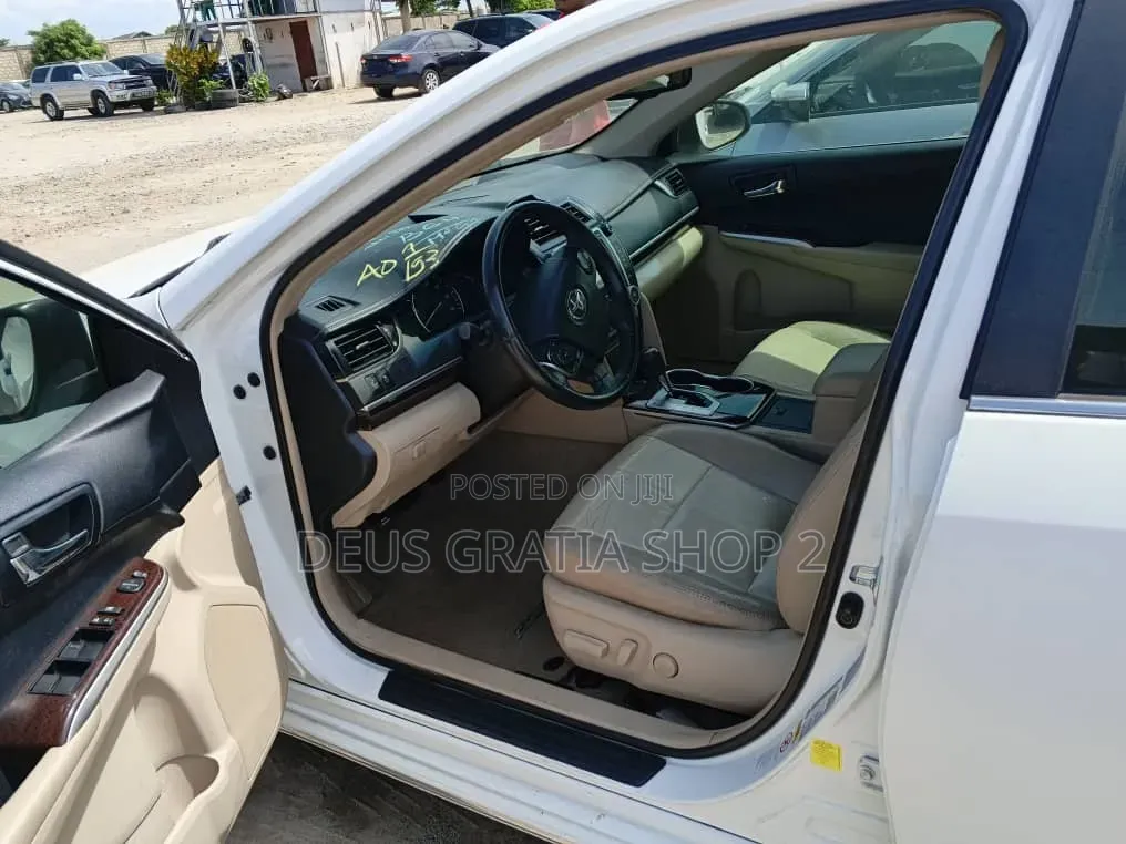 Toyota Camry XLE V6 4dr Sedan (3.5L 6cyl 6A) 2013 White