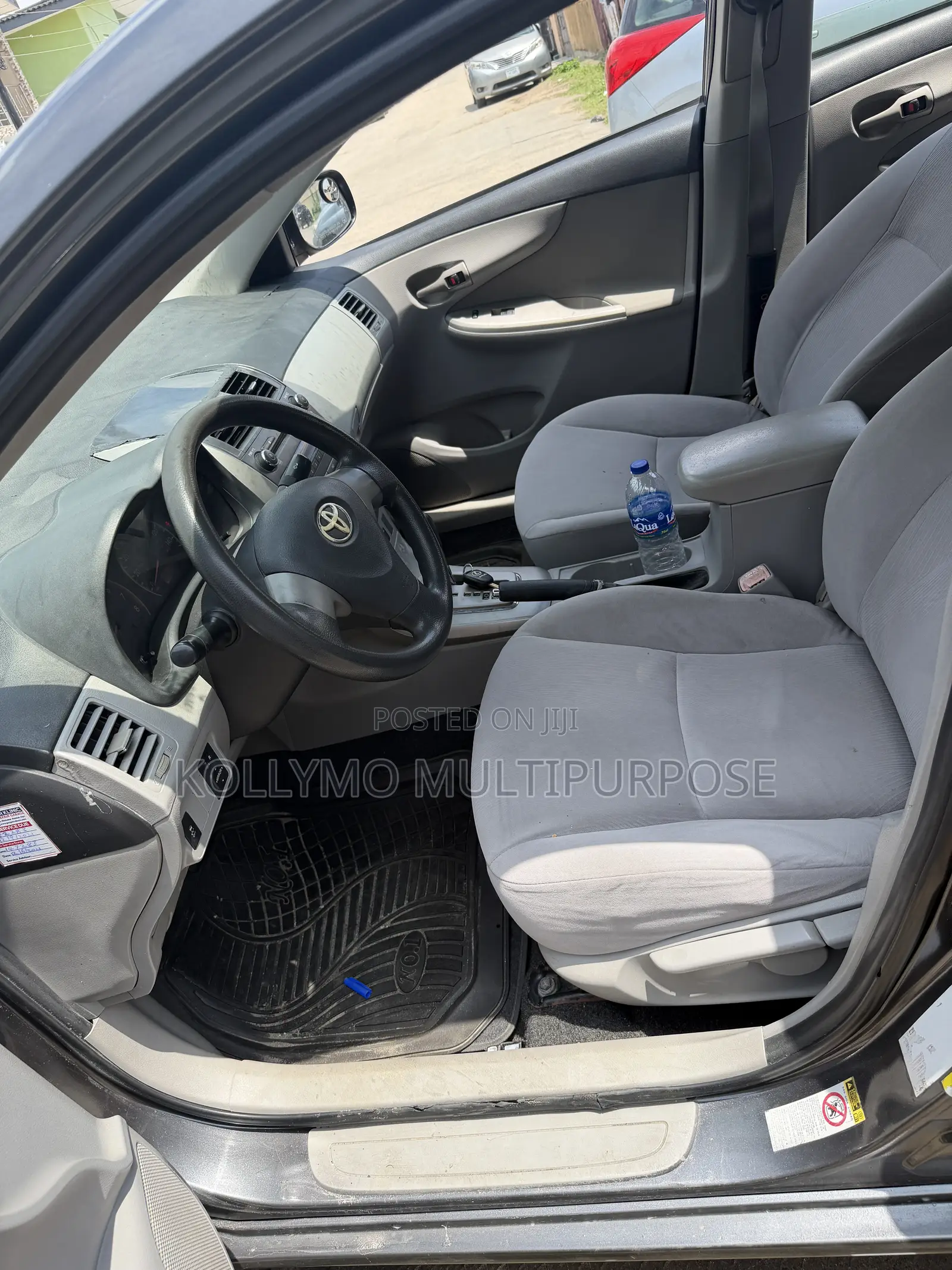 Toyota Corolla LE 4dr Sedan (1.8L 4cyl 4A) 2011 Gray
