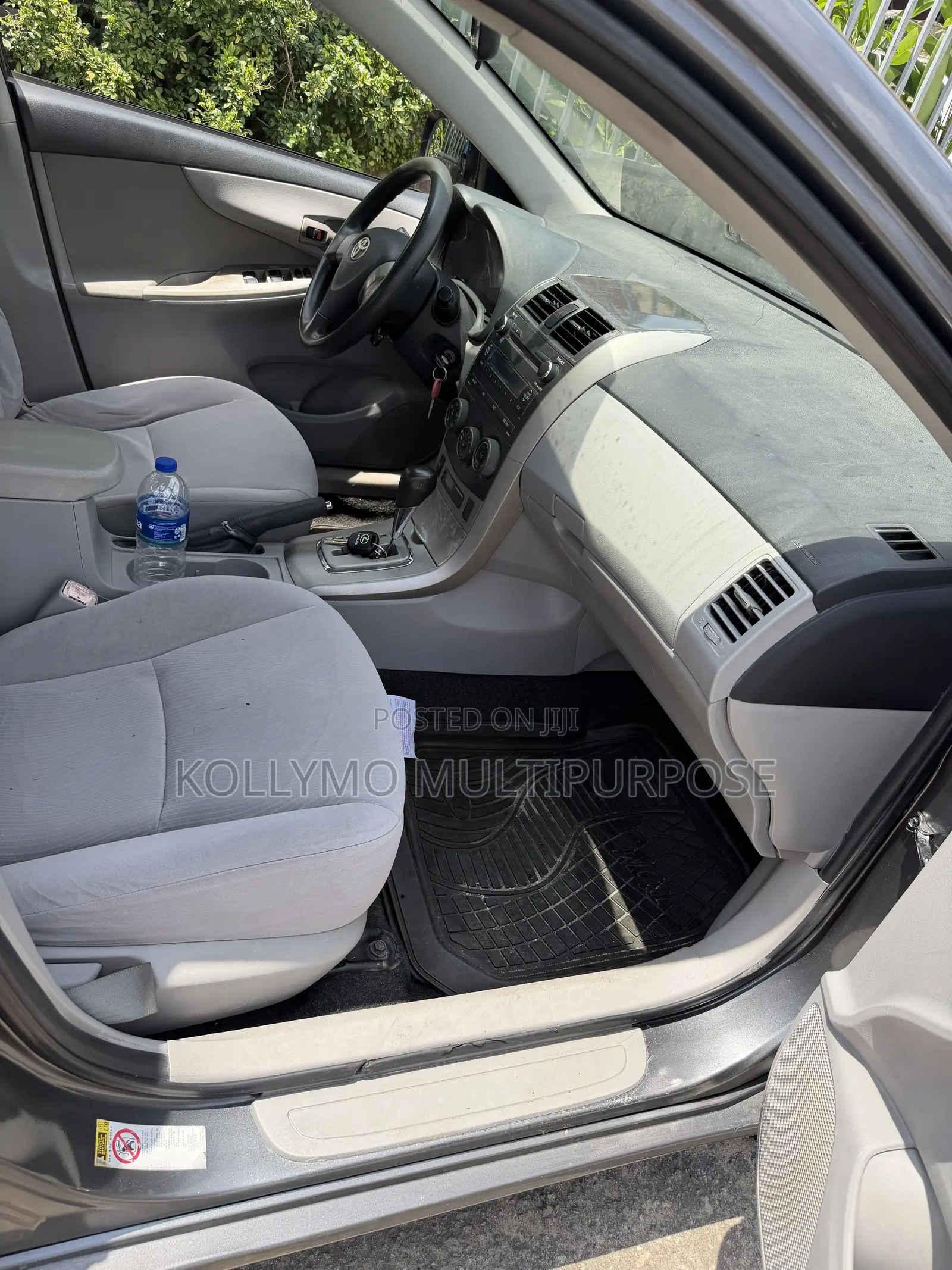 Toyota Corolla LE 4dr Sedan (1.8L 4cyl 4A) 2011 Gray