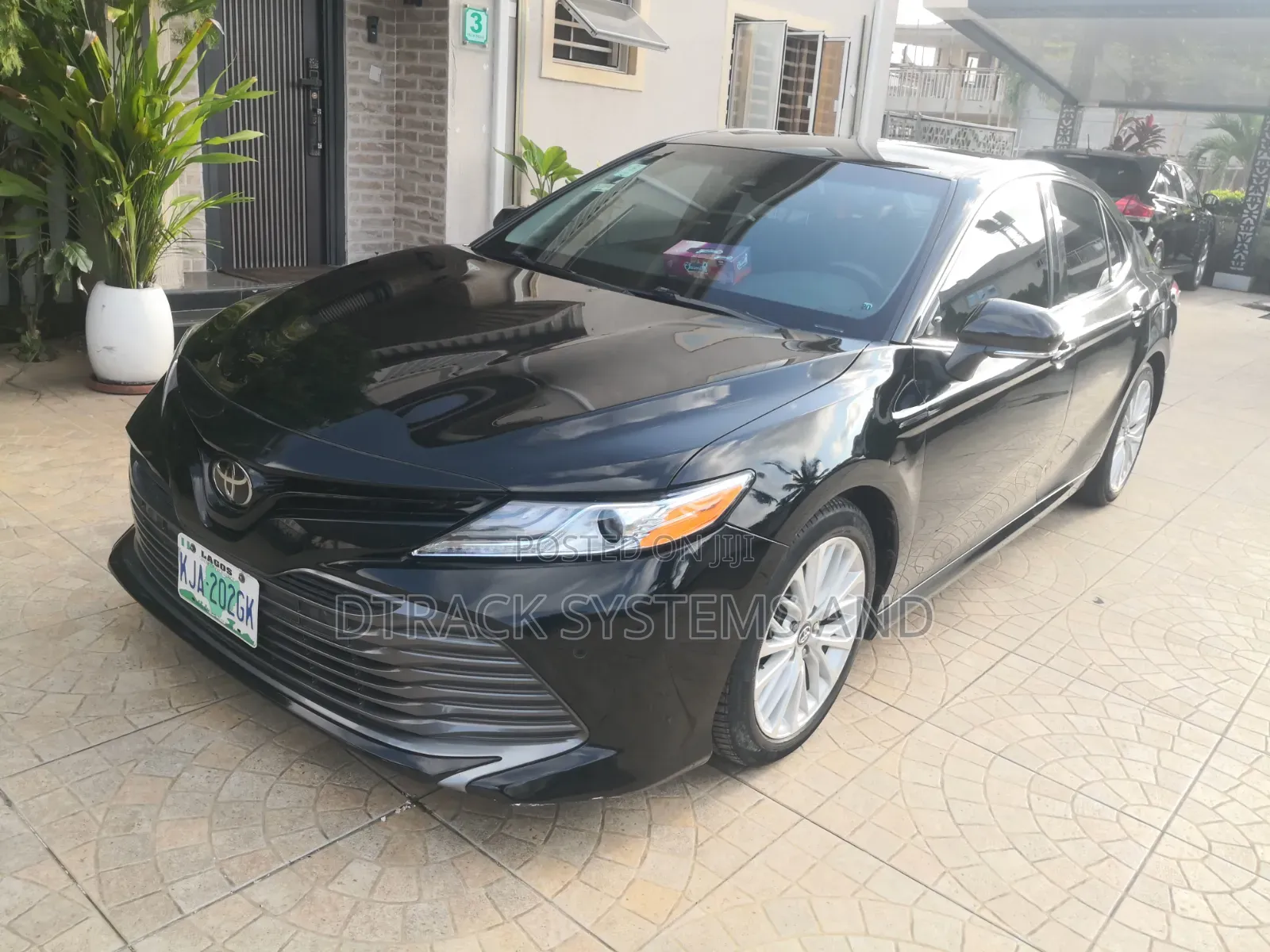Toyota Camry XLE FWD (2.5L 4cyl 8AM) 2018 Black
