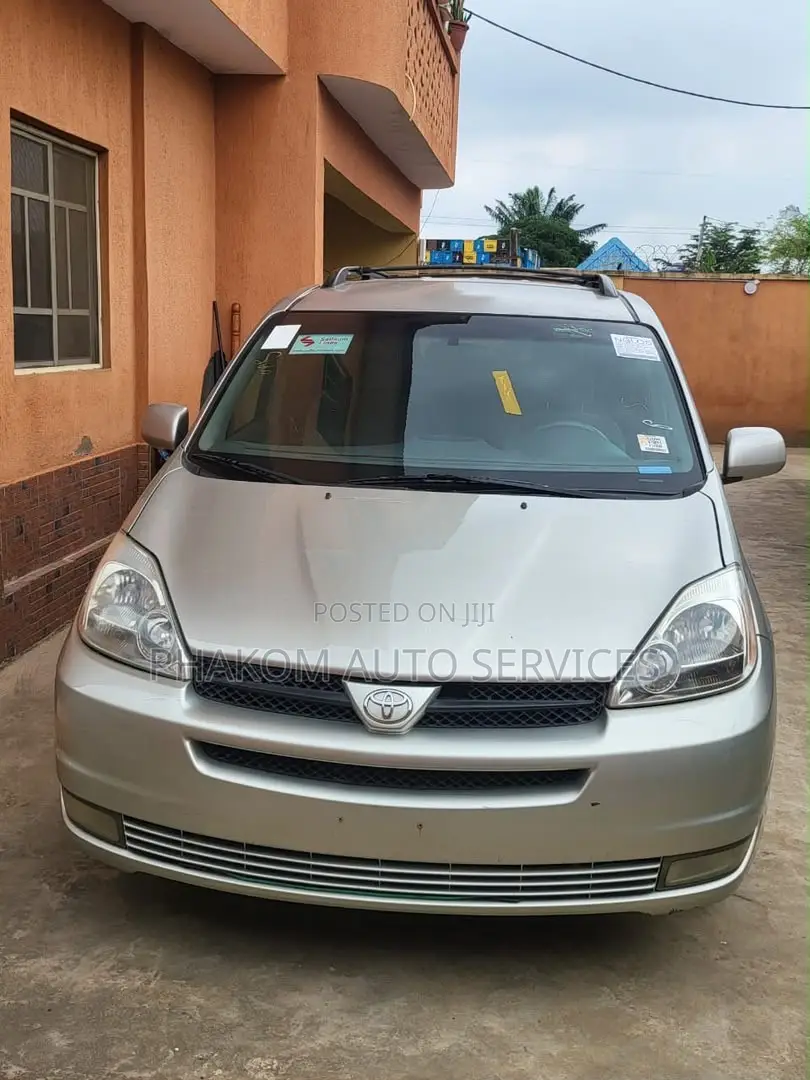 Toyota Sienna XLE FWD (3.3L V6 5A) 2004 Silver