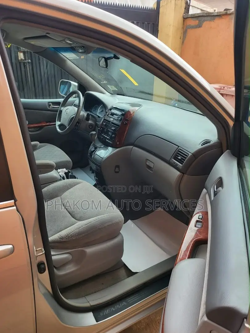 Toyota Sienna XLE FWD (3.3L V6 5A) 2004 Silver
