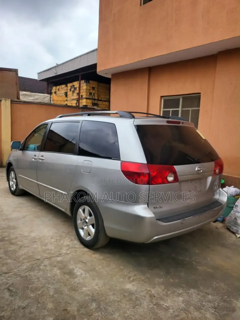 Toyota Sienna XLE FWD (3.3L V6 5A) 2004 Silver