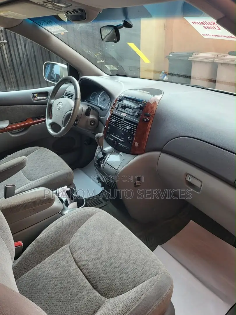Toyota Sienna XLE FWD (3.3L V6 5A) 2004 Silver