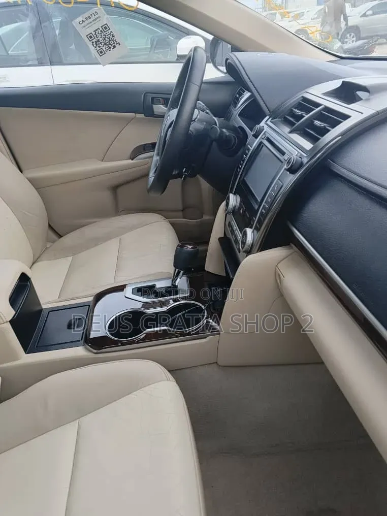 Toyota Camry XLE V6 4dr Sedan (3.5L 6cyl 6A) 2013 White