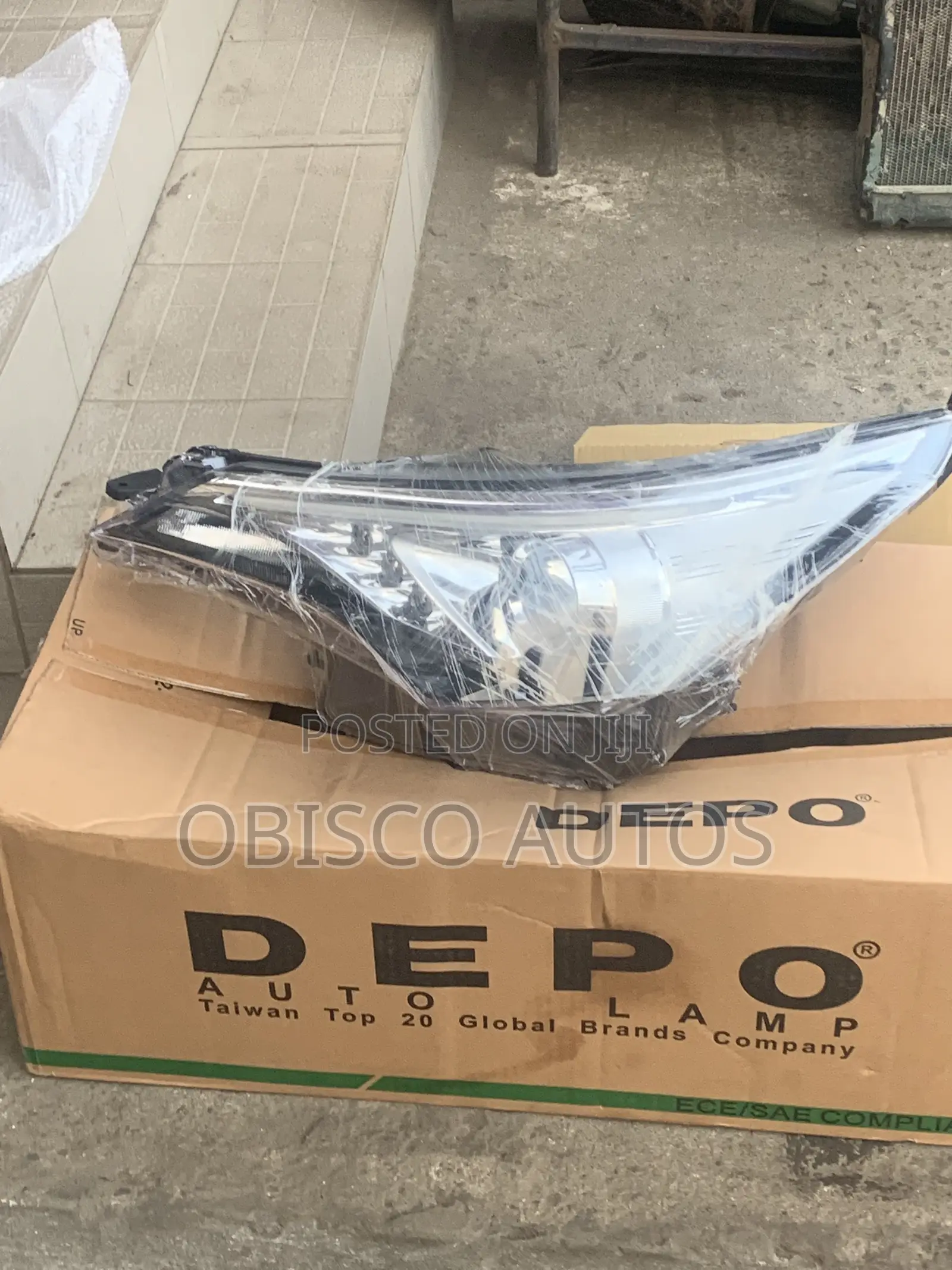 Toyota Avensis 2015-2018 Head Light